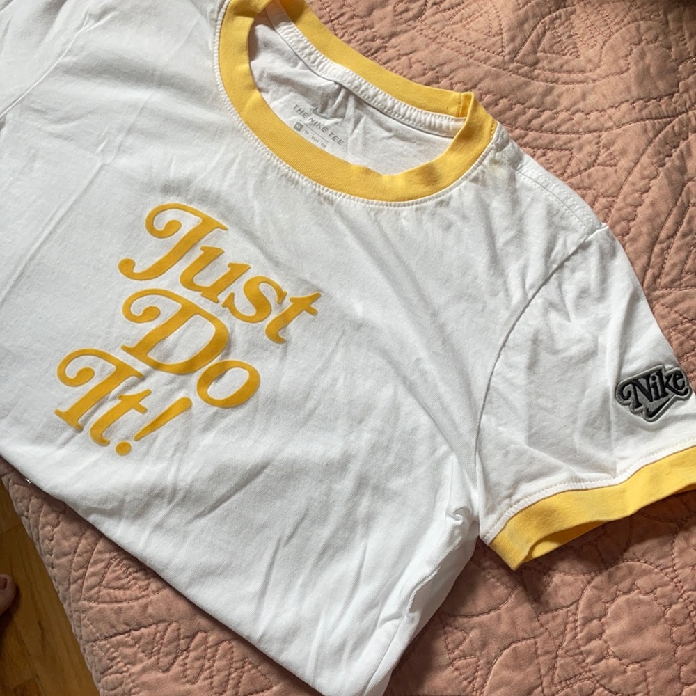 NIKE WOMENS XS TEE “just do it!”